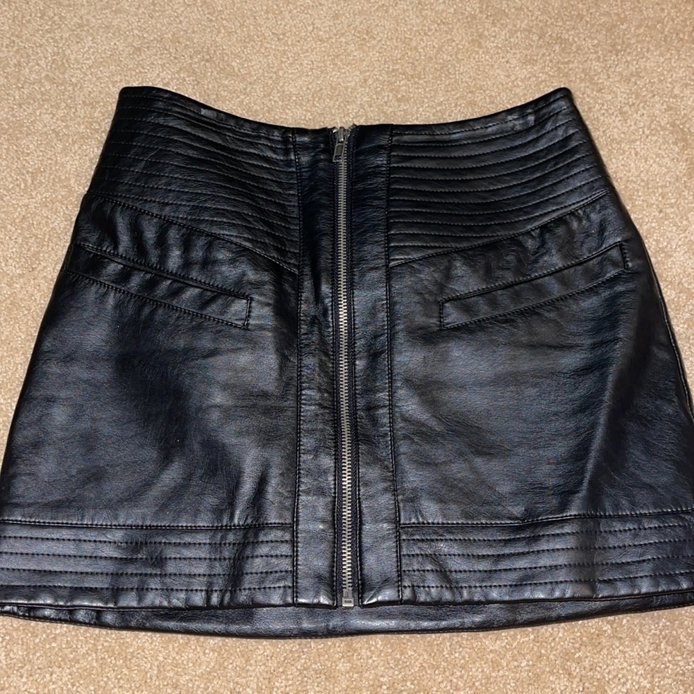 Faux leather textured mini skirt